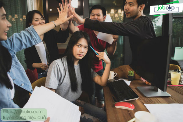 dong nghiep kho ua cu xu lam sao cho dung muc