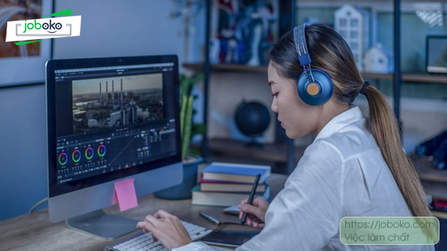 mo ta cong viec nhan vien quay dung video 2