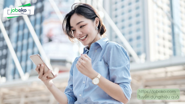 Nhan vien marketing hoc truong gi? thi khoi gi?