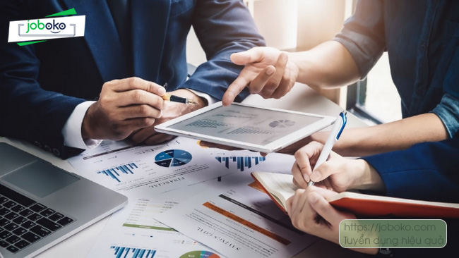 hoc gi ra truong lam nhan vien kinh doanh du an 2